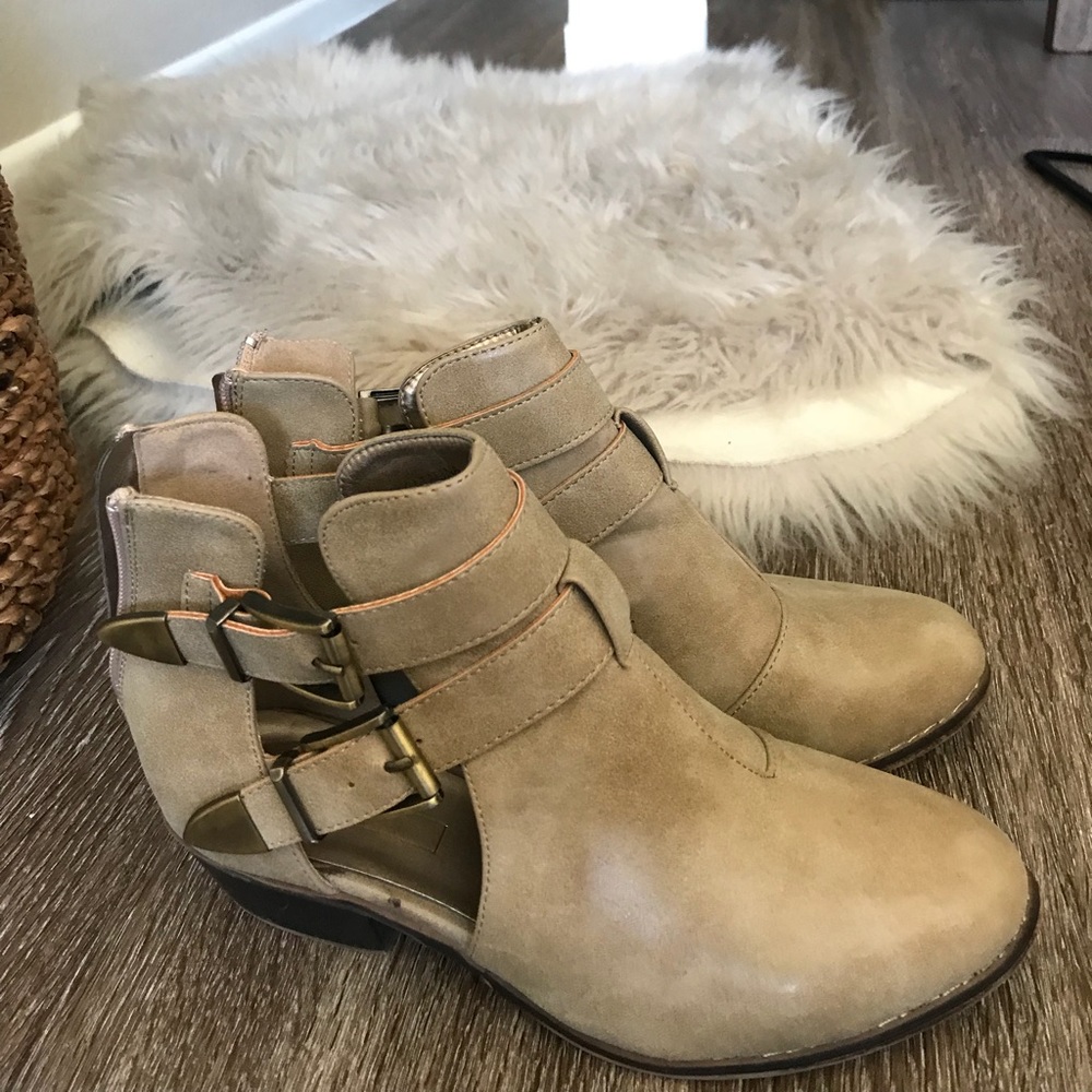 Yoki Booties